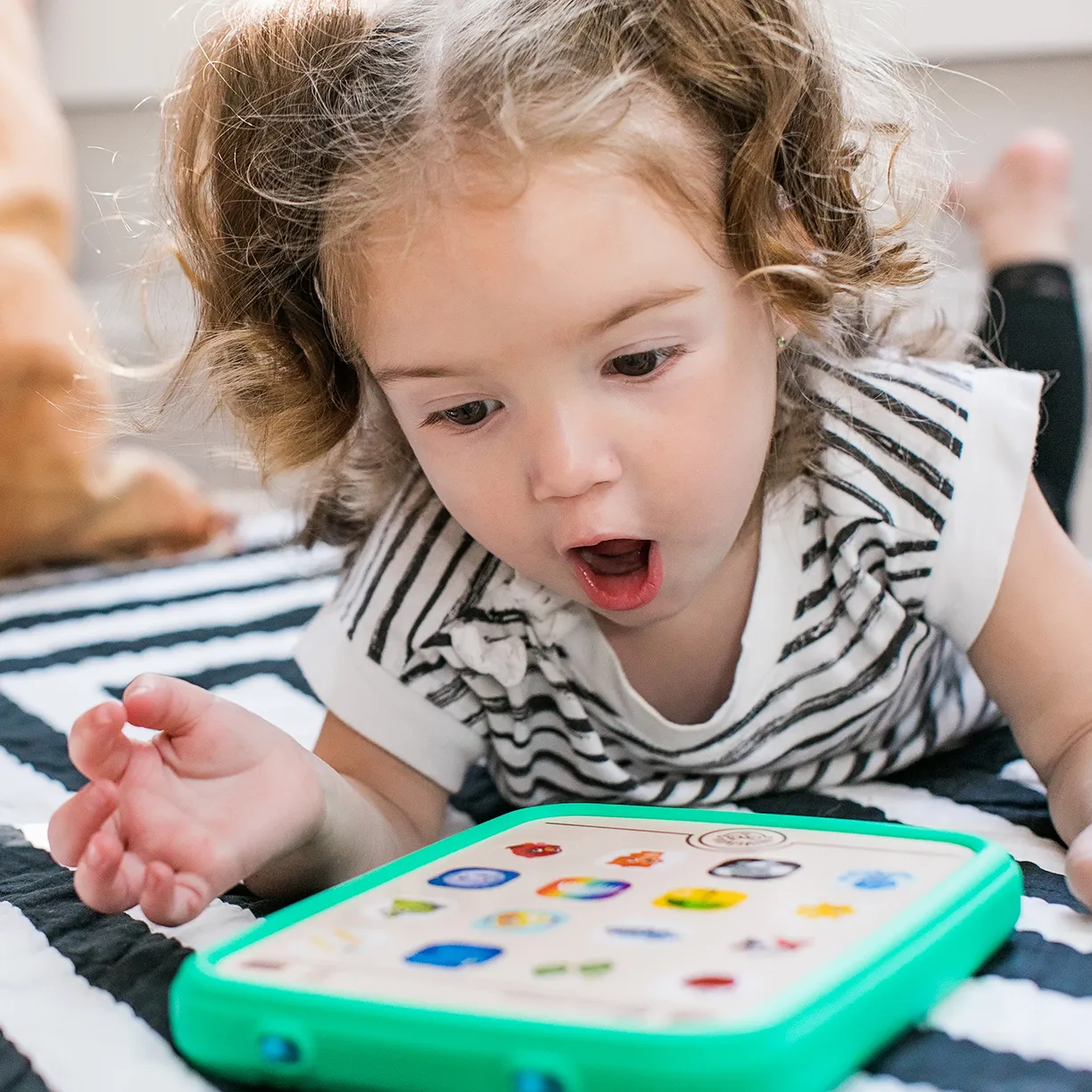 Игрушка музыкальная Hape развивающая, сенсорная "Планшет" 3