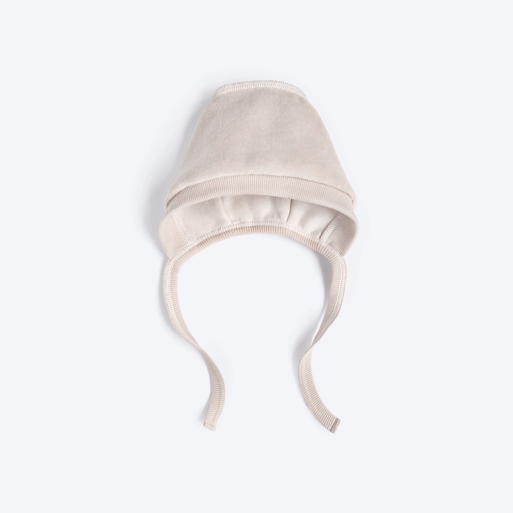 8040040_Велюровый_чепчик_Mjölk_White_Sand Велюровый чепчик Mjolk White Sand 1